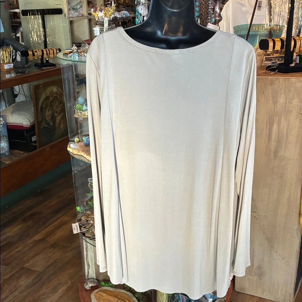 Elegant Beige and Black Women's Top - Picture 3 of 5